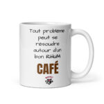 Mug céramique tout problème peut se résoudre autour d'un bon rhum, café